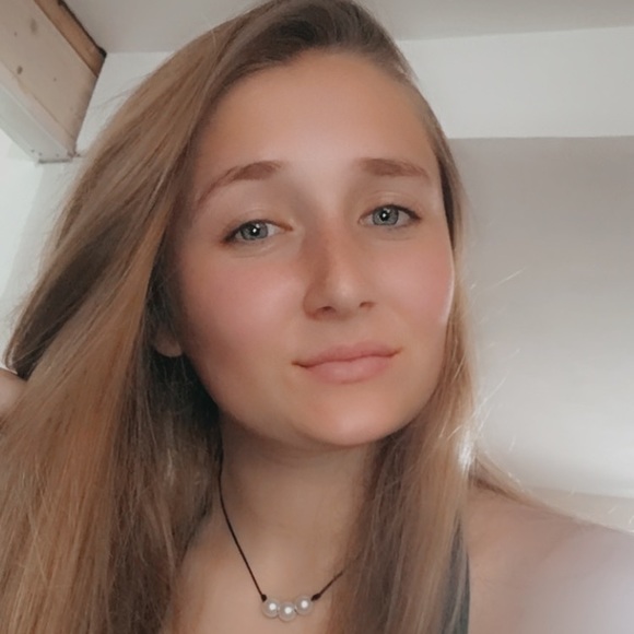 Meet your Posher, Taylor - Picture 1 of 1